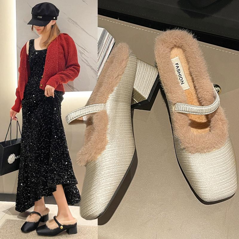 Fashion The 2025 new winter woolen shoes for women's outerwear, featuring a square-toed, thick-heeled, elegant French flip-top style