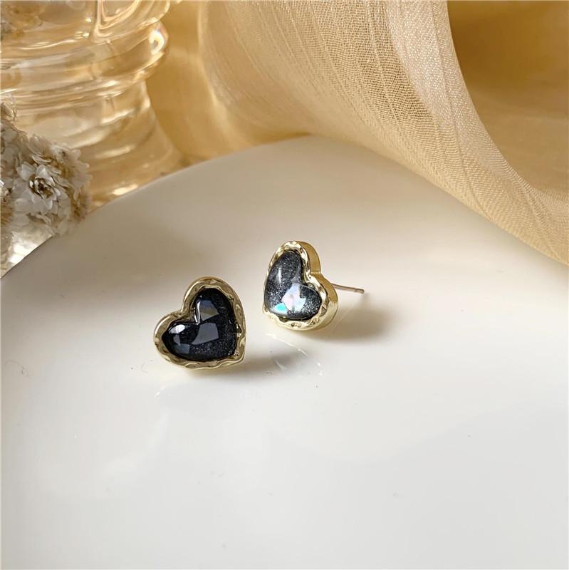 SUMENG New Elegant Featuring Black White Heart Shapes Stud Earrings Romantic Sweet Women Girl Fashion Jewelry Party Gifts