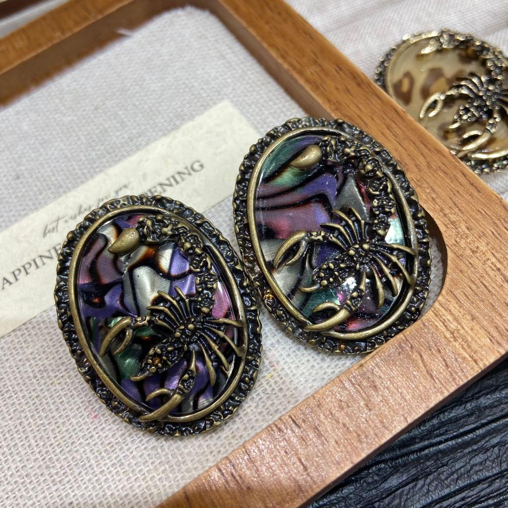 Medieval Vintage Western Antique Court Style Oval Relief Stud Earrings Luxury Gold-Plated Scorpion Exaggerated Earrings