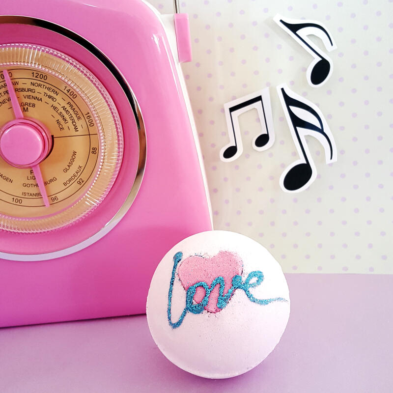 BOMP COSMETICS All You Need Is Love Bath Blaster