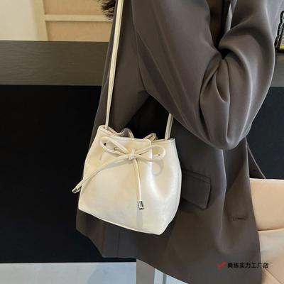 Versatile Messenger Bag, New Fashion Single Shoulder Korean Bucket Bag, High-end Commuting Foreign Underarm Bag