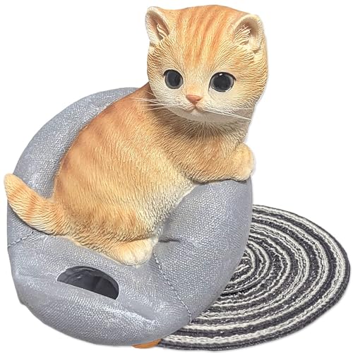 

Подставка для смартфона TATOTTE - Милый кот, Реалистичное животное, Успокаивающая, Кот на диване, Декор интерьера, Подарок, Поставляется с круглым плетеным ковриком (Диван Табби и Белый)