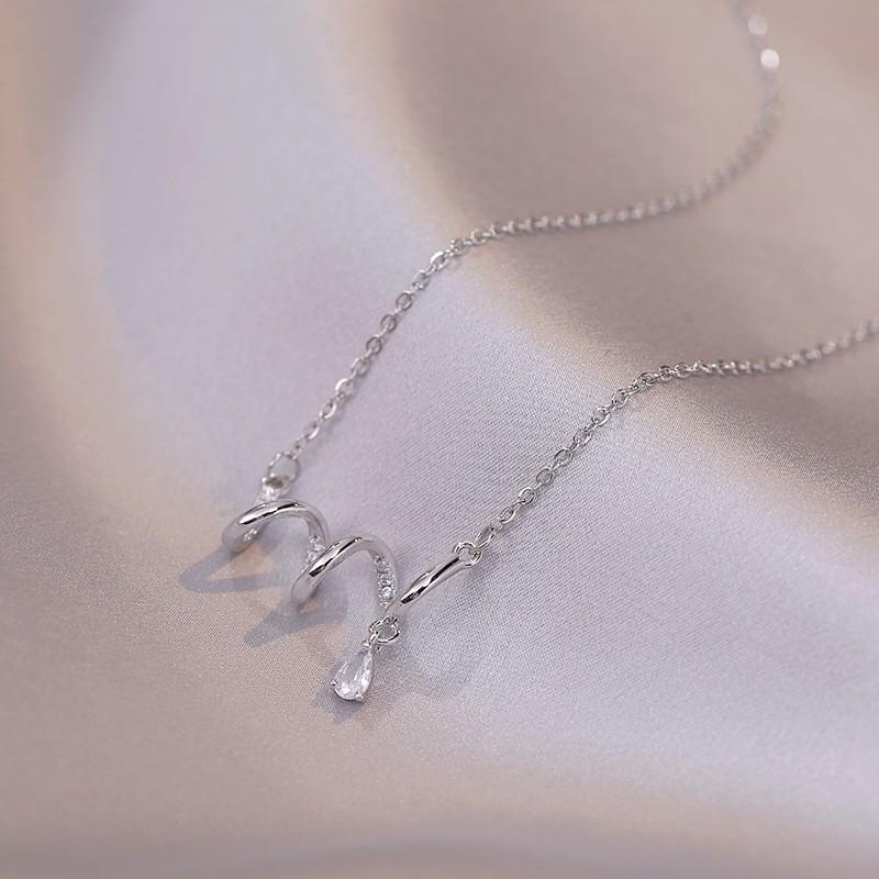 Women's Fashion Heart Pendant Necklace - Elegant, Simple Design, Versatile Clavicle Chain Jewelry