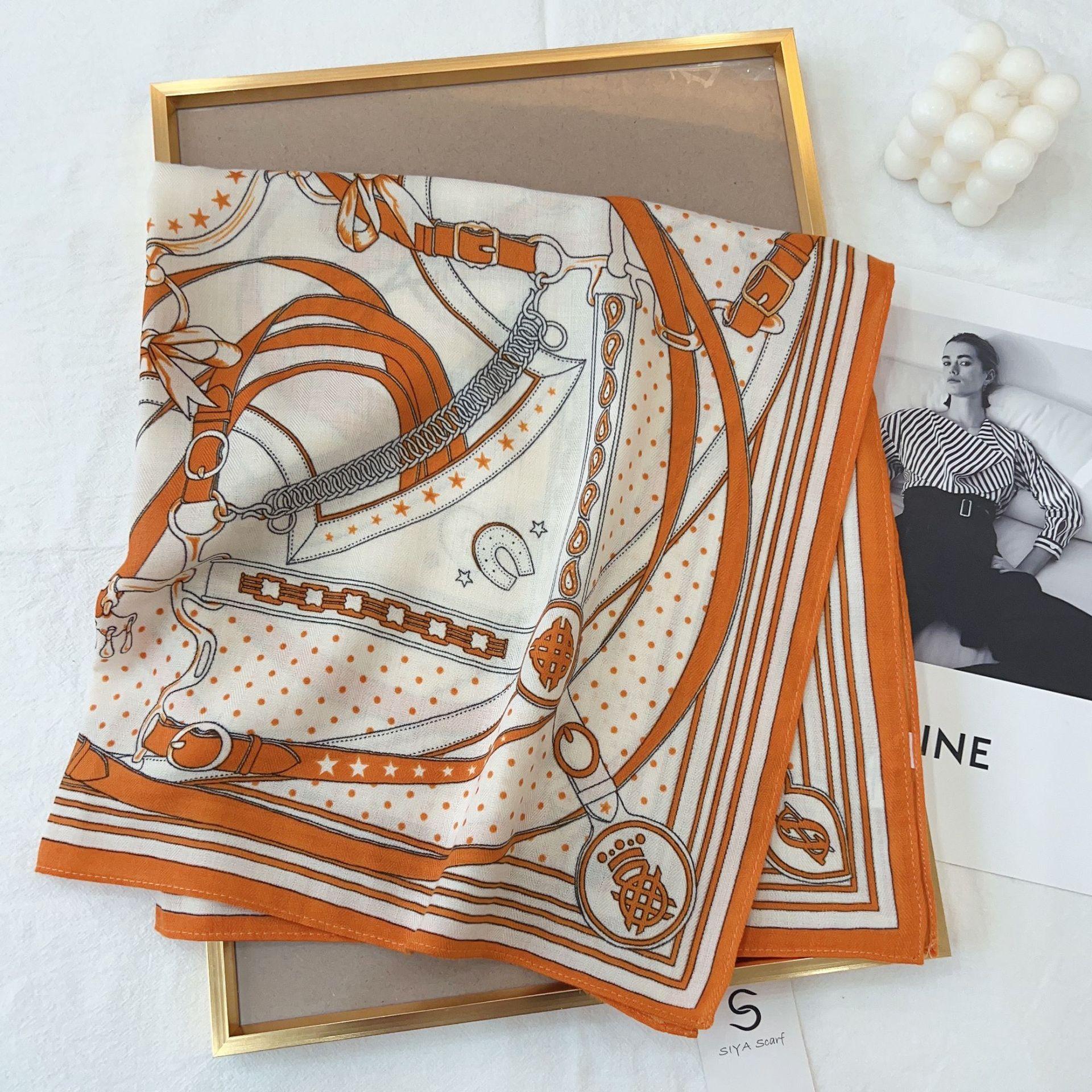 

2024 Новый модный универсальный шелковый шарф 68 см с принтом солнцезащитный декоративный маленький квадратный шарф бархатная текстура шарф 68*68cm