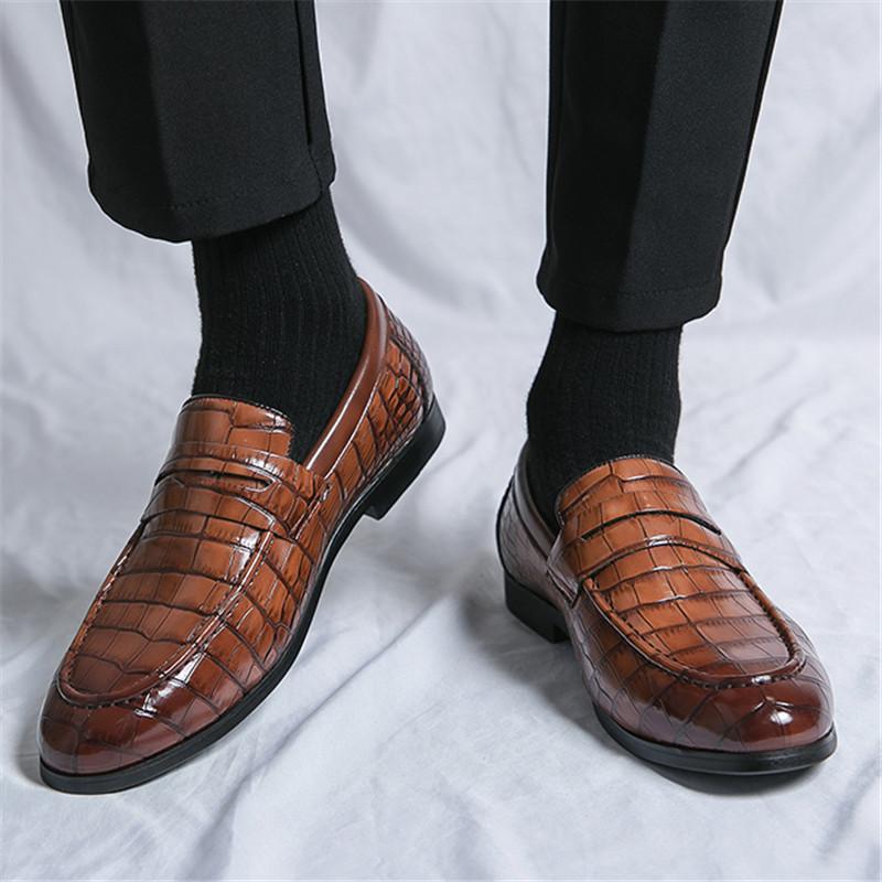 Britain Retro Men's Pointed Alligator Pattern Flats Business Leather Shoes Male Casual Loafers Formal Dress Footwear