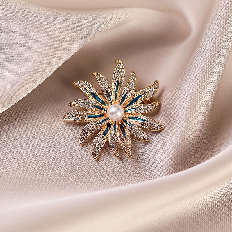 Elegant Pearl Brooch for Women's Suits - High-End Jewelry Pin