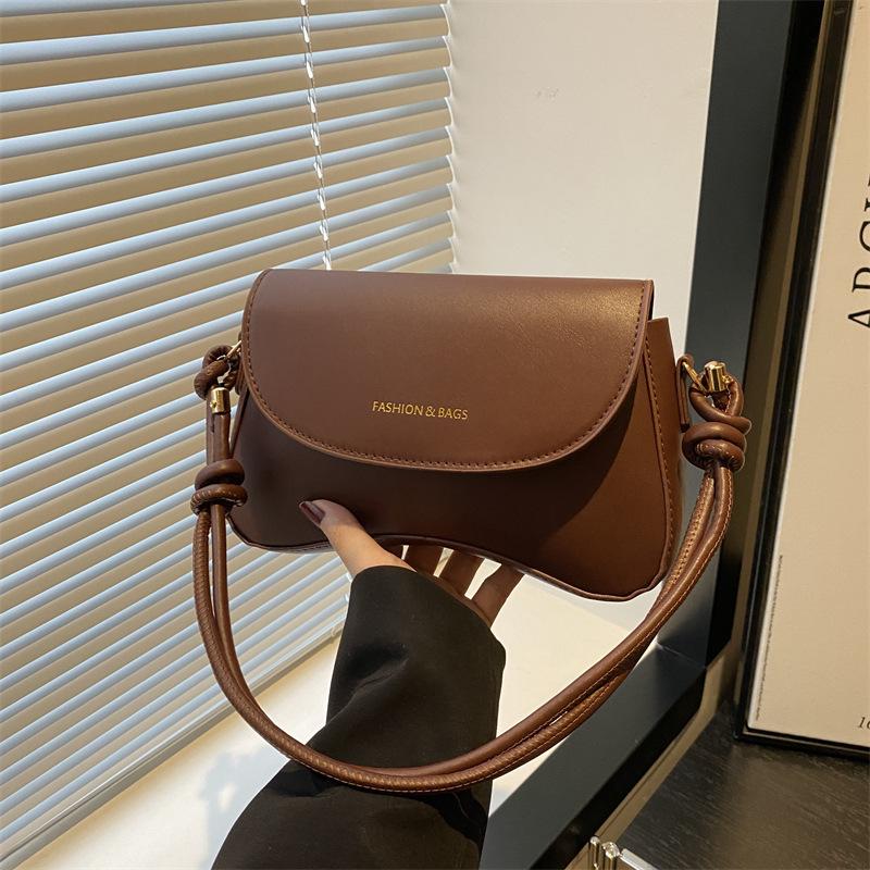 

2025 spring new solid color fashion Korean version of shoulder messenger bag women s versatile ins this year s popular small square bag