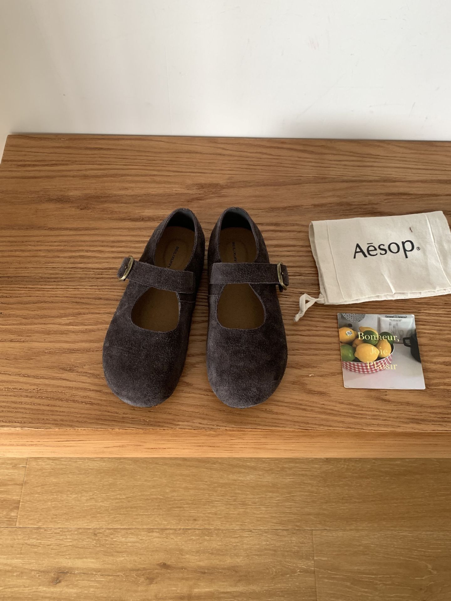 

Korean version of one-word buckle round head shallow mouth single shoes women s 2025 new Mori retro Loafu Doudou shoes 39