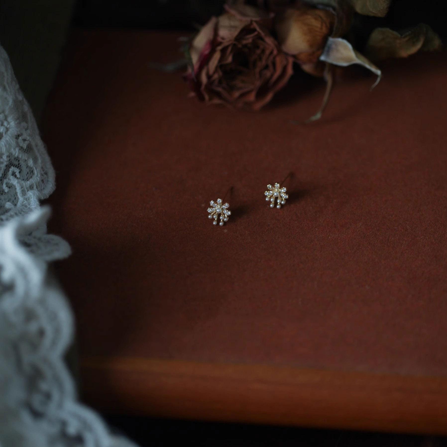 

Серьги с цветочным жемчугом, изысканный милый дизайн, высококачественные маленькие серьги для женщин