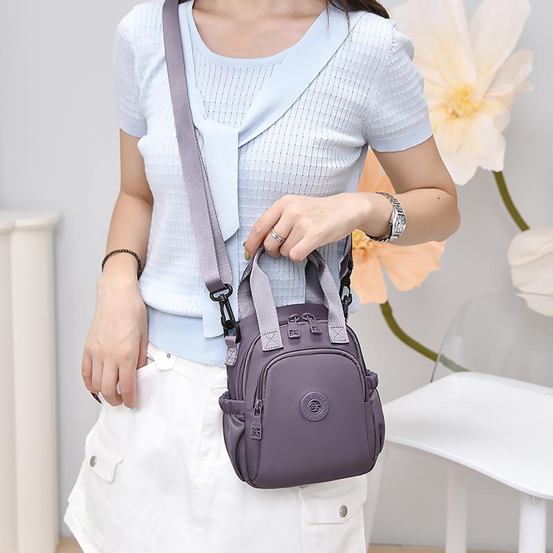 Kompakt Nylon Crossbody Miniryggsäck med Topphandtag Casual Liten Dagryggsäcksväska för Kvinnor Daglig Resa