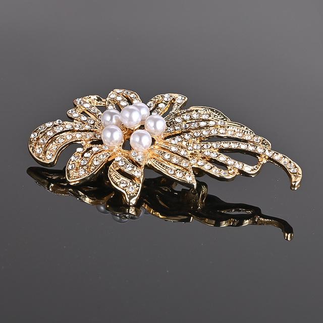 Einfache und vielseitige Perlenblume Silberbrosche Damenpullover Luxus Strass Kristall Korsagen-Anstecknadel