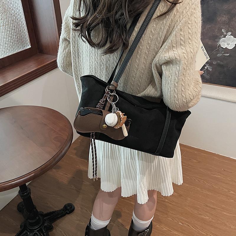 Autumn and Winter Fashion Shoulder Bag Women's New Large-capacity Versatile Casual Underarm Bag Niche Commuter Bag