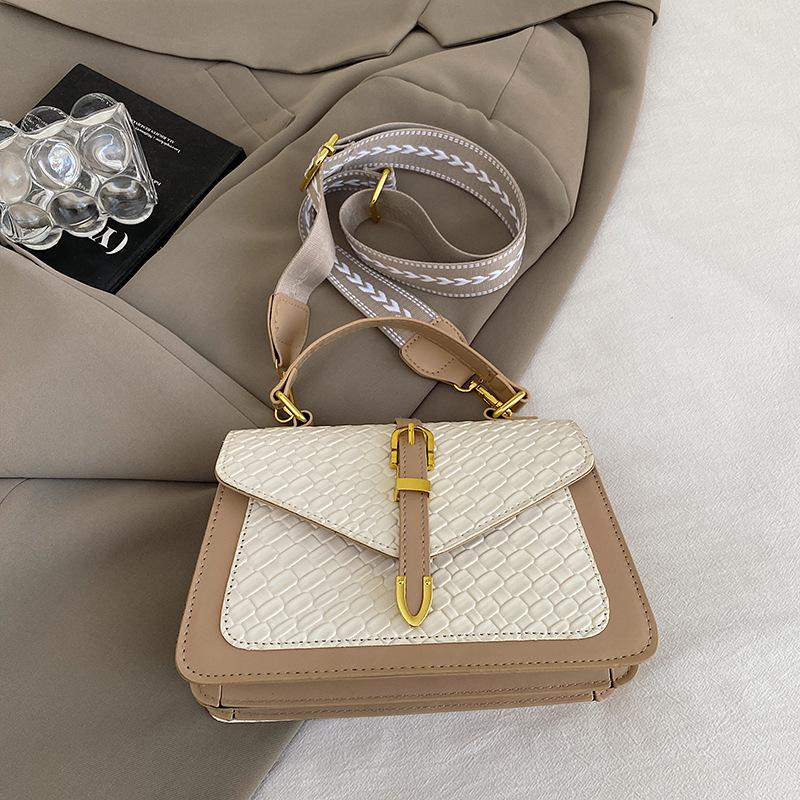 High-value fashion 2025 spring new versatile ins shoulder messenger bag this year popular temperament small square bag women