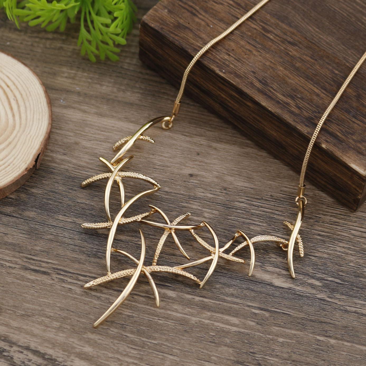 

Новое нерегулярное глянцевое ожерелье с листом, женское премиальное геометрическое ожерелье с листом