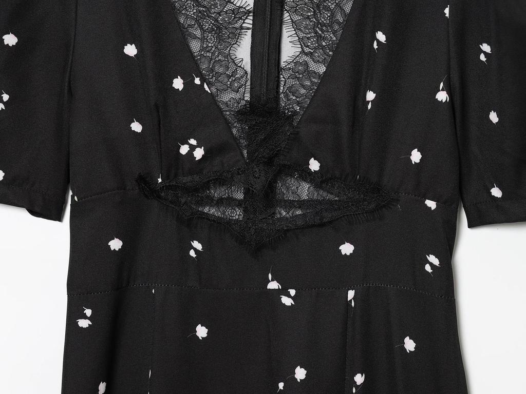 Waist-Cinching Slimming Dress: Women's European & American Style, Sexy Lace Patchwork, V-Neck Print