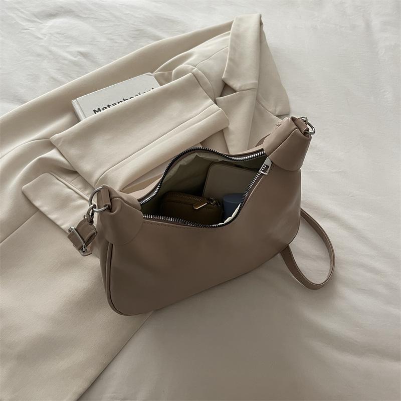 New Popular Versatile Underarm Bag Oil Wax Leather Trend Ins Shoulder Messenger Bag Autumn and Winter New Korean Women's Bag