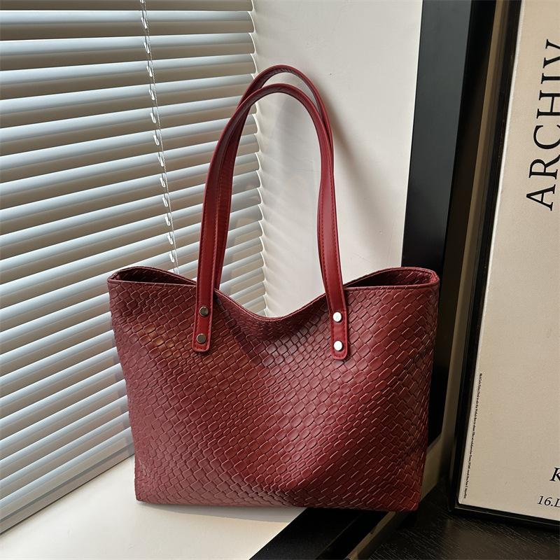 Summer New Fashion Simple Solid Color Versatile Casual Commuting Large Capacity Portable Shoulder Armpit Tote Bag