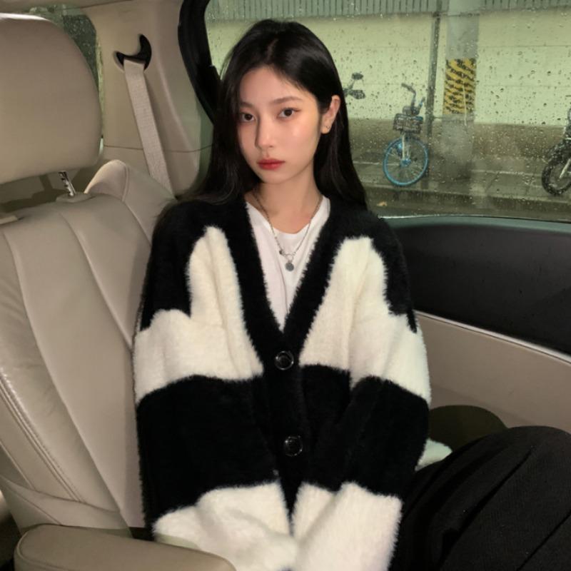 Cardigan Autumn and Winter Premium Soft V-Neck Loose Sweater 2023 Knitted Coat Women Cardigan Black and White Striped Sweater