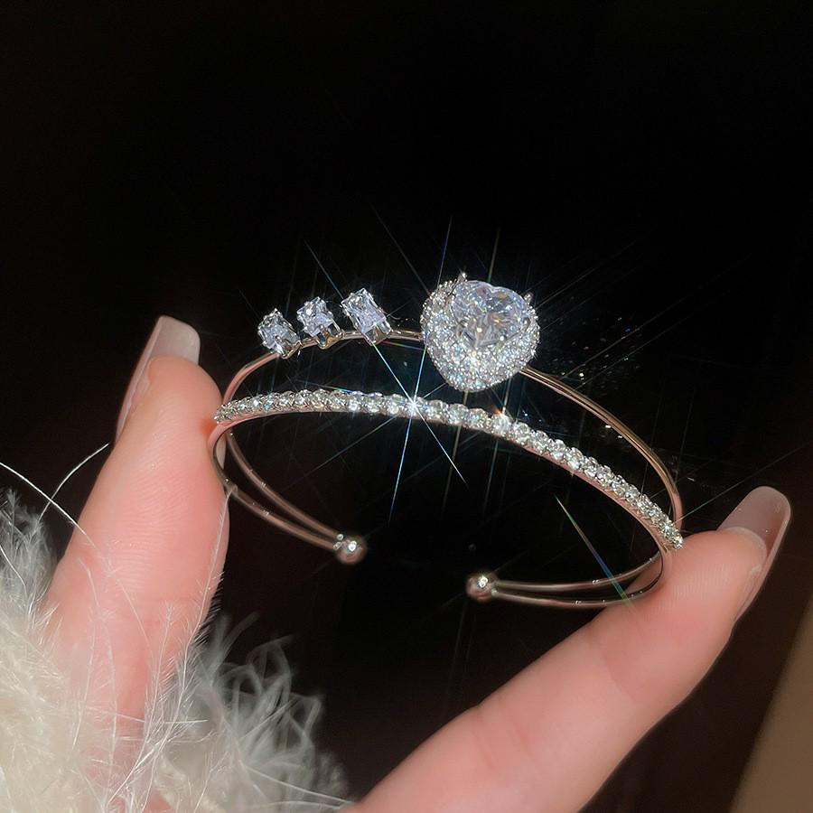 Zarif Çok Katmanlı İnci ve Rhinestone Esnek Bileklik: Zarif Üst Düzey Moda Takıları