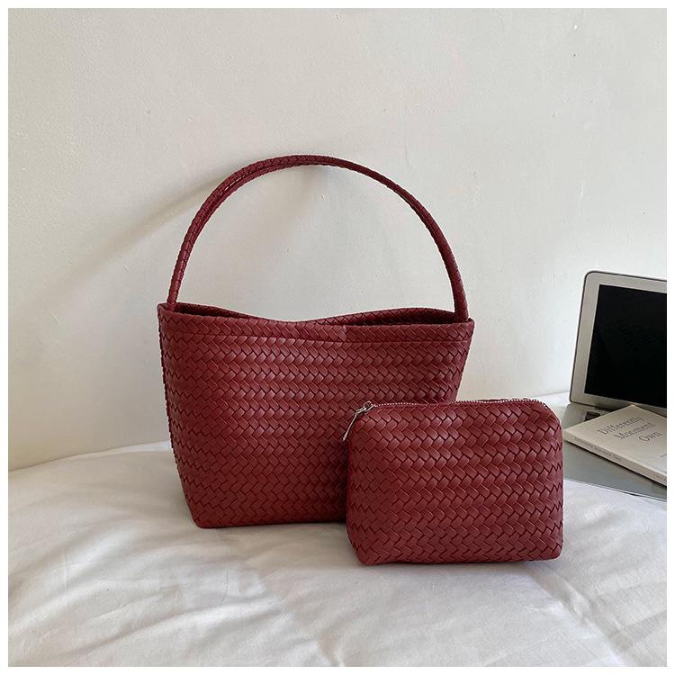 Stylish Korean Woven Underarm Bag – Trendy Mother-Child Shoulder Handbag for Casual Commute