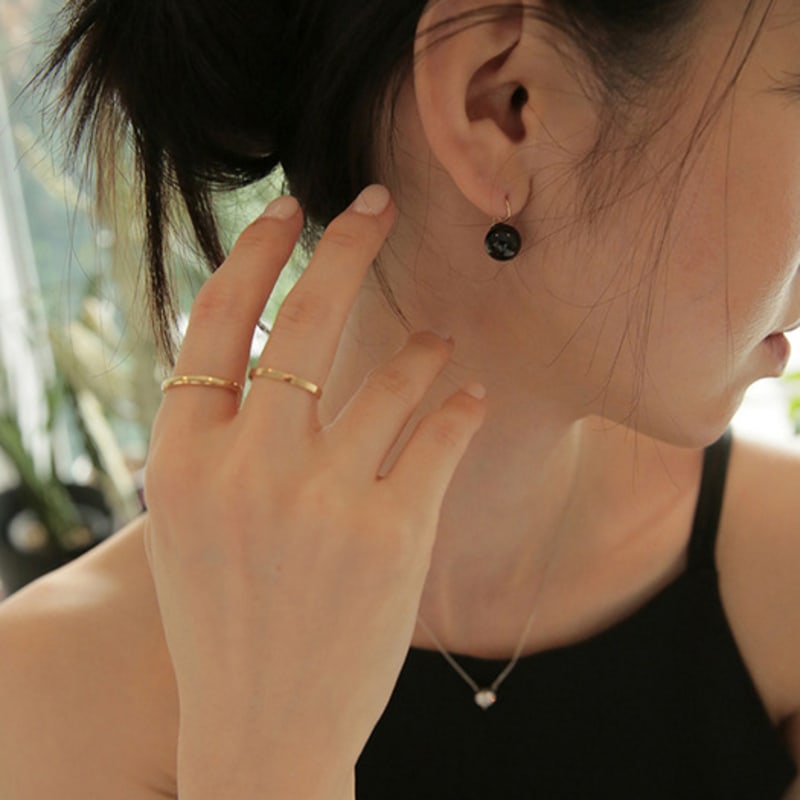 modernlike 10k gold black pearl hoop earrings