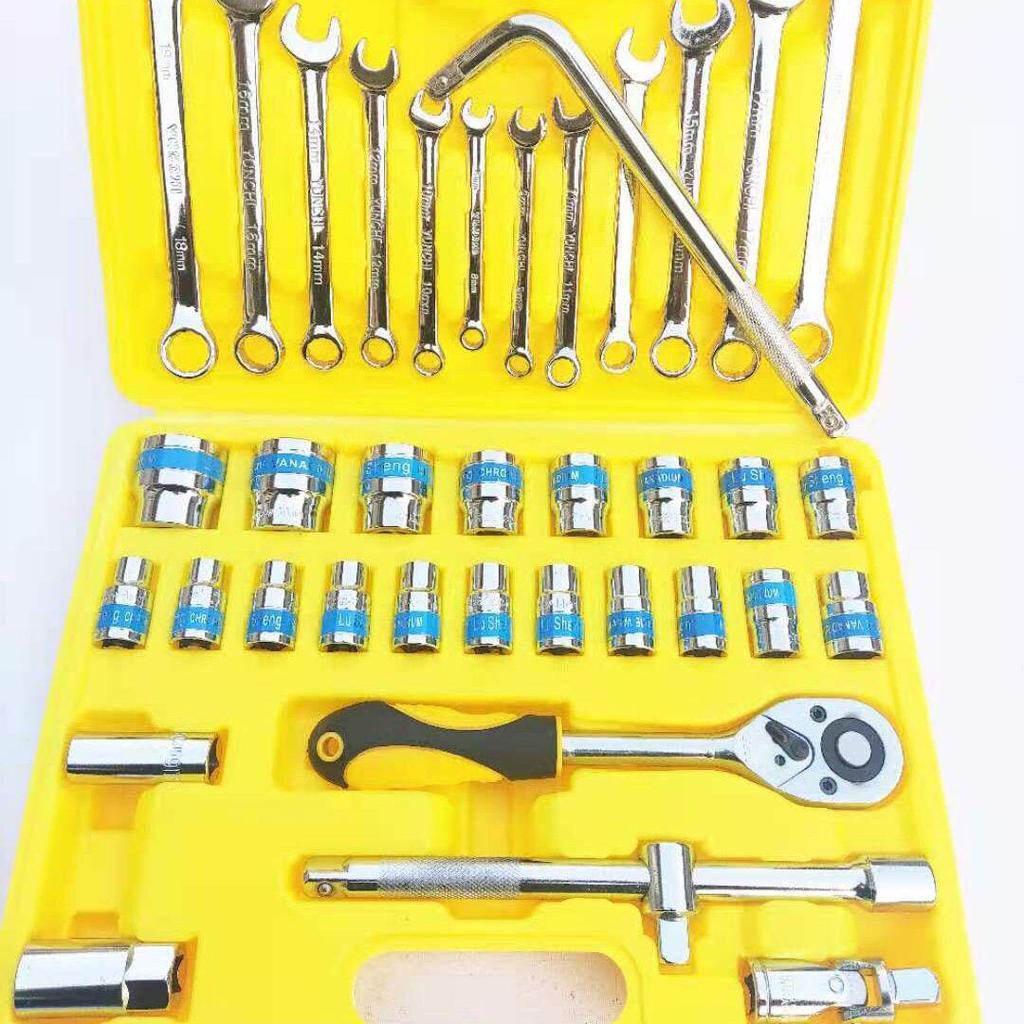 32-Piece Socket Wrench Car Repair Tool Set - Combination Kit