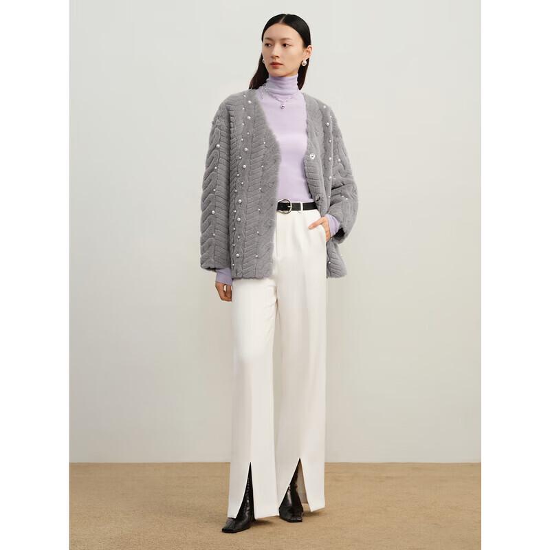 

Элегантное зимнее пальто из овчины с V-образным вырезом и жемчужной отделкой S