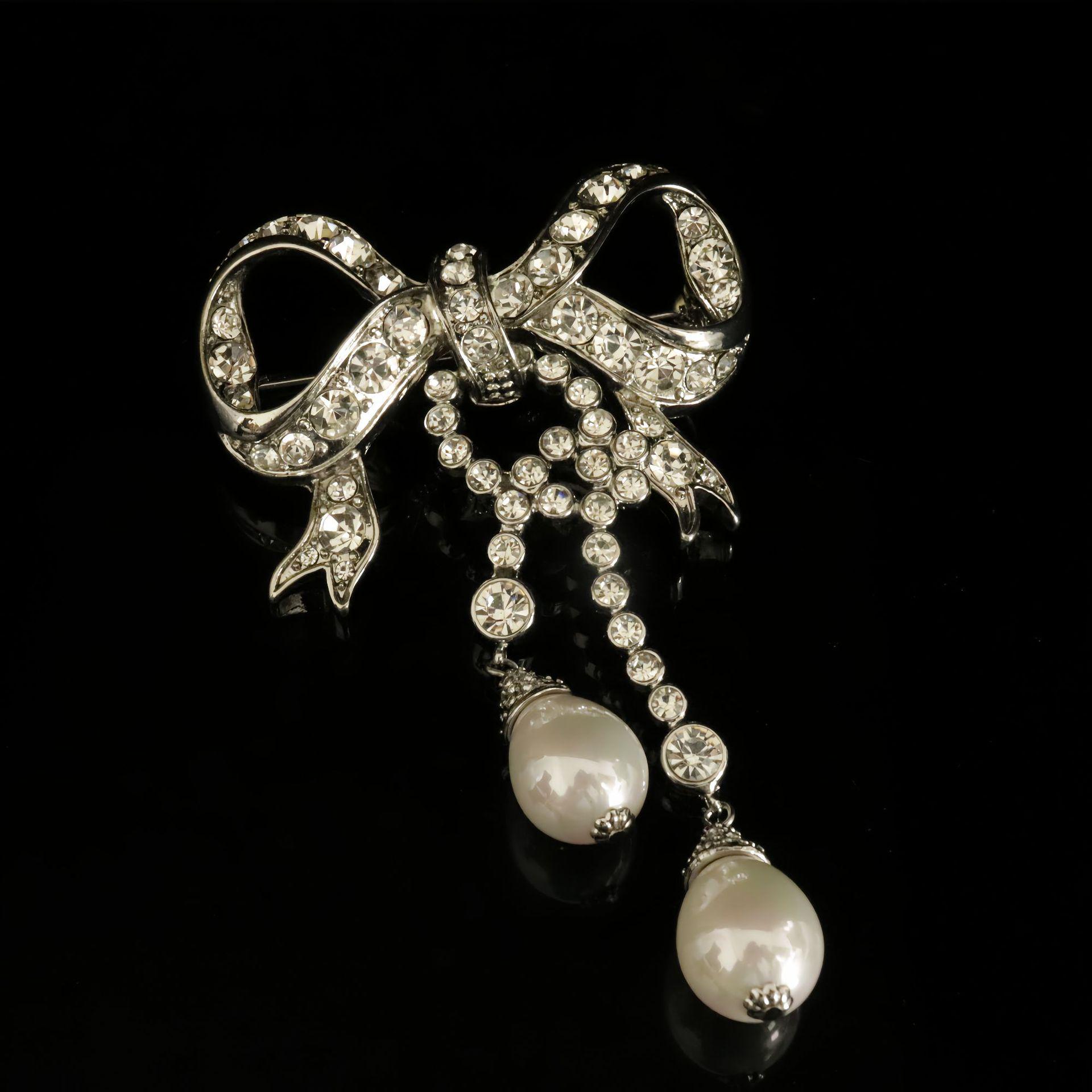 Elegant Rhinestone Bow Tassel Brooch - French Retro Style