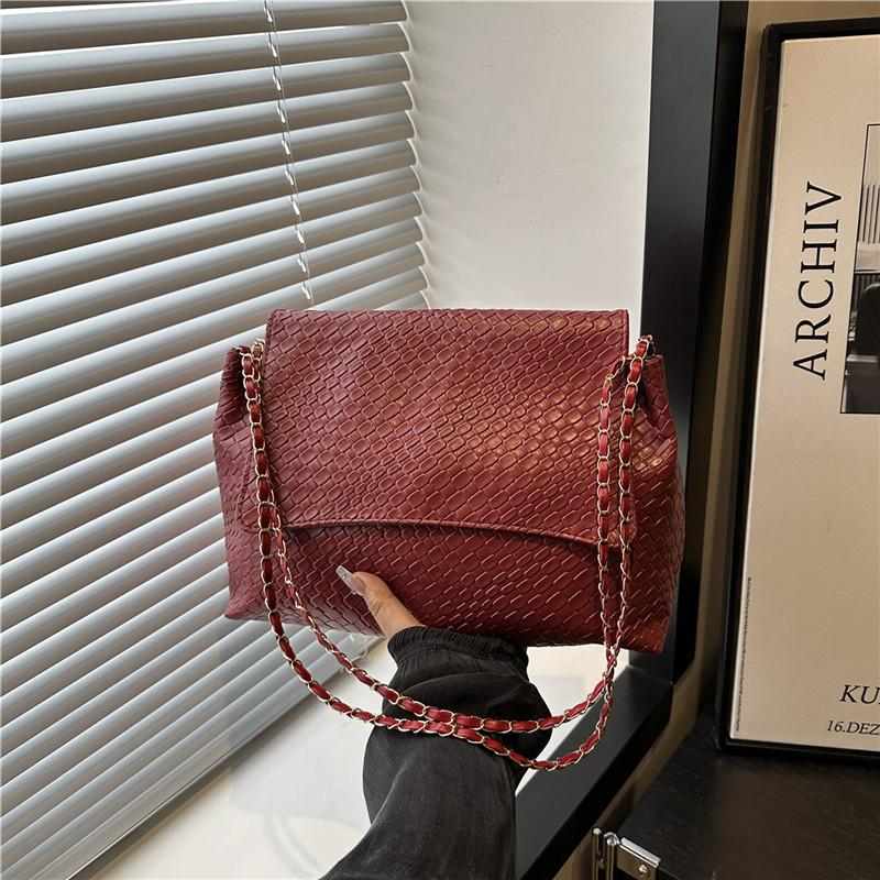 Korean Ins Style Chain Bag, Versatile Simple and Large-capacity Shoulder Bag, New Large Underarm Bag, Commuter Bag.