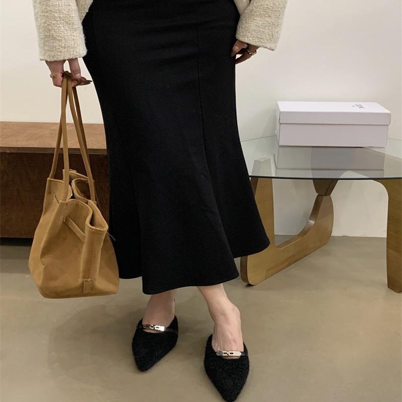 French temperament baotou, half slippers, and women's shoes outside. In the spring and autumn of 2025, the new models are matched with skirts, pointe