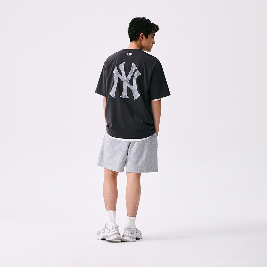 New MLB MONOGRAM Collection New York Yankees SS25 T Shirt Unisex Charcoal Gray 3ATSM0953-50CGS