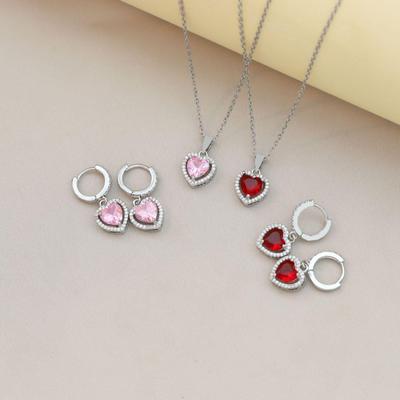 Set di Gioielli da Donna Cuore Rosso: Collana, Orecchini e Ear Cuff - Design di Nicchia Giapponese e Coreano per Autunno/Inverno.
