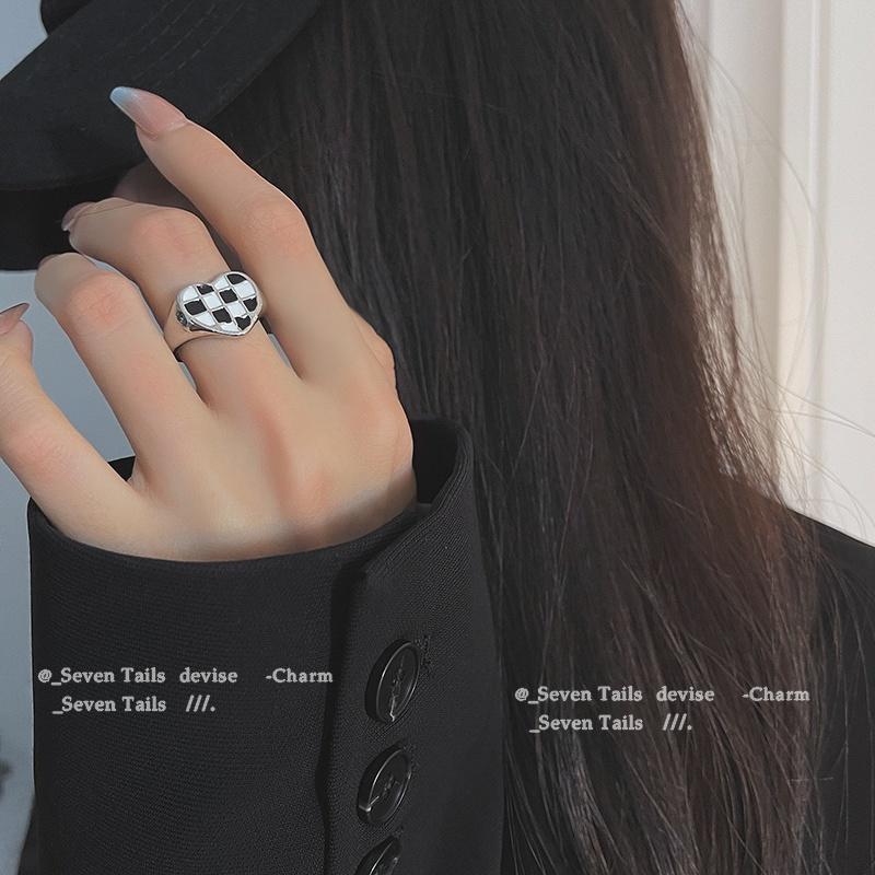 

Простое зеркало с шахматным узором, широкое боковое женское кольцо, металлическое кольцо с сердцем любви, персонализированные ювелирные аксессуары 2