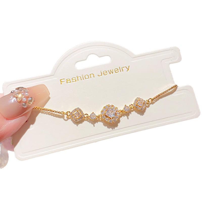 Koreanischer Stil Zirkonia Rundes Durchbrucharmband: Elegantes, hochwertiges, vielseitiges Design für Handschmuck.