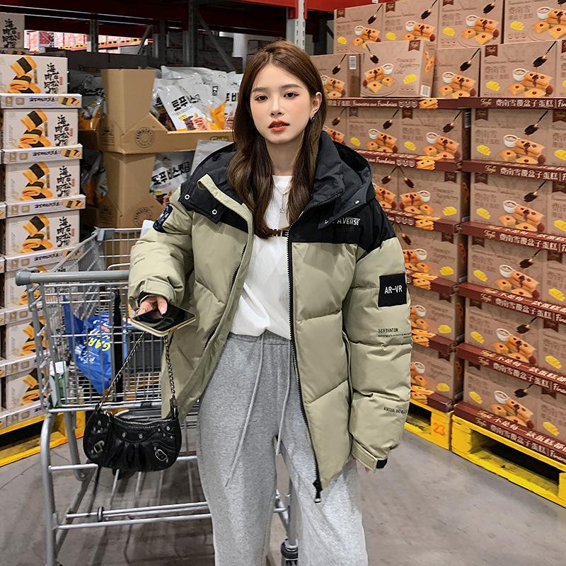 

Пуховик зимний новый женский короткий утолщенный с капюшоном с надписью свободный хлебный жакет XL армия зеленый