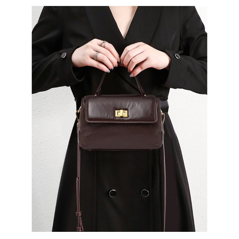 New Fashionable Niche One shoulder Crossbody Bag Mobile Phone Bag Fashionable Women's Bag Soft Texture Handheld Small Square Bag Trendy
