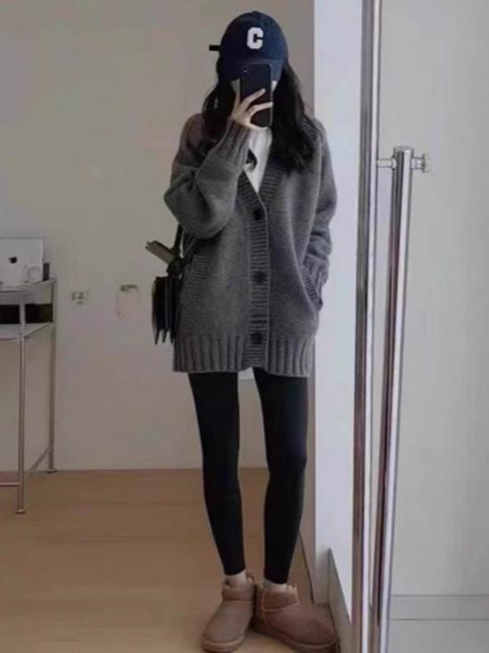 Women's Retro V-Neck Pure Wool Cardigan - Heavyweight, Mid-Length, Loose Fit Sweater