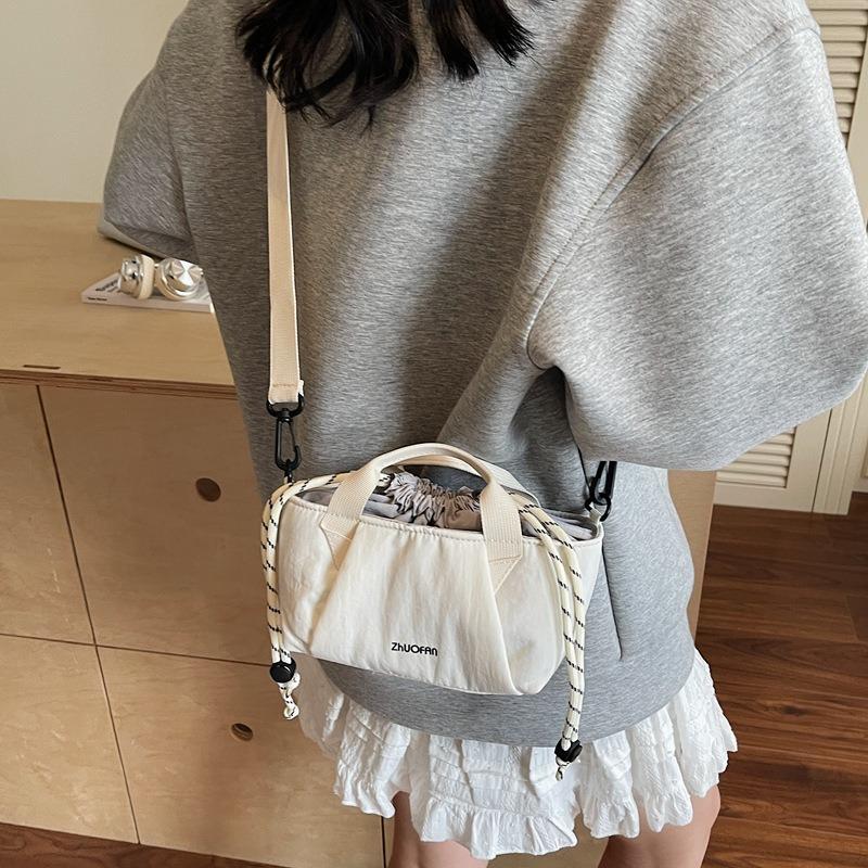 Summer Niche Casual Outdoor Small Bag Women's New Versatile Shoulder Messenger Bag Bundle Hand Bag