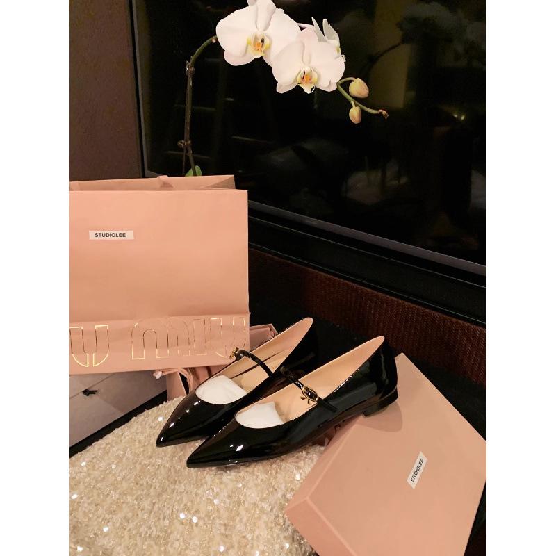 

Shoes temperament small pointed tip word with leather shallow mouth small low heel single shoes women s spring 34 чёрный