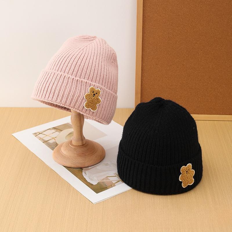 Niedliche Bären-Wollmützen im koreanischen Stil mit Etiketten für Herbst und Winter, plüschige und verdickte warme Strickmützen für Kinder und Kaltwetterhüte