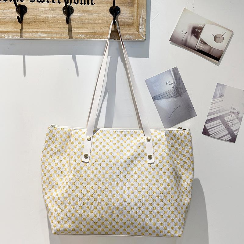 Ladies' Retro Shoulder Bag: 2023 Fashionable, Textured, Versatile, Large Capacity Tote