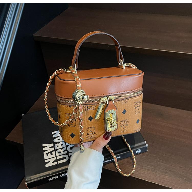 Niche Bag Women's Spring Summer New Fashion Portable Out Popular Shoulder Crossbody Bucket Bag