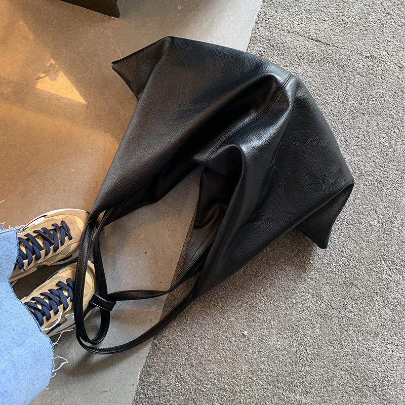 

Черно-белая сумка-тоут большой вместимости, нишевый дизайн, мягкая искусственная кожа, ленивая повседневная сумка через плечо с трендовой строчкой