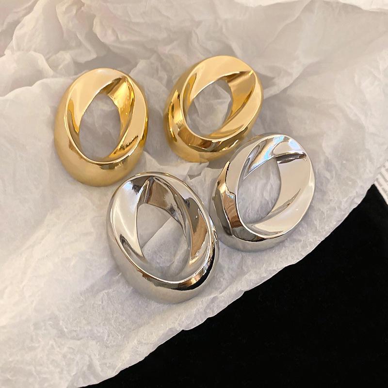 Silver Needle Metal Smooth Oval Stud Earrings Casual Simple Personality Commuting Versatile Earrings Light Luxury Niche Earrings