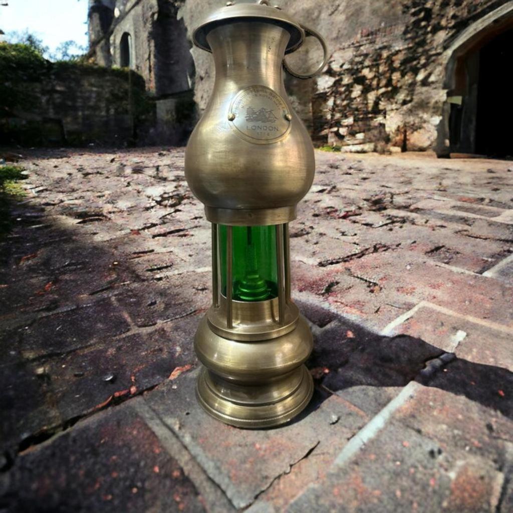 Messing Scheepslantaarn – Werkende Kerosine Olielamp | Maritiem Verzamelobject | Hangende of Tafelmodel Marinelamp | Klassieke Nautische Decoratie