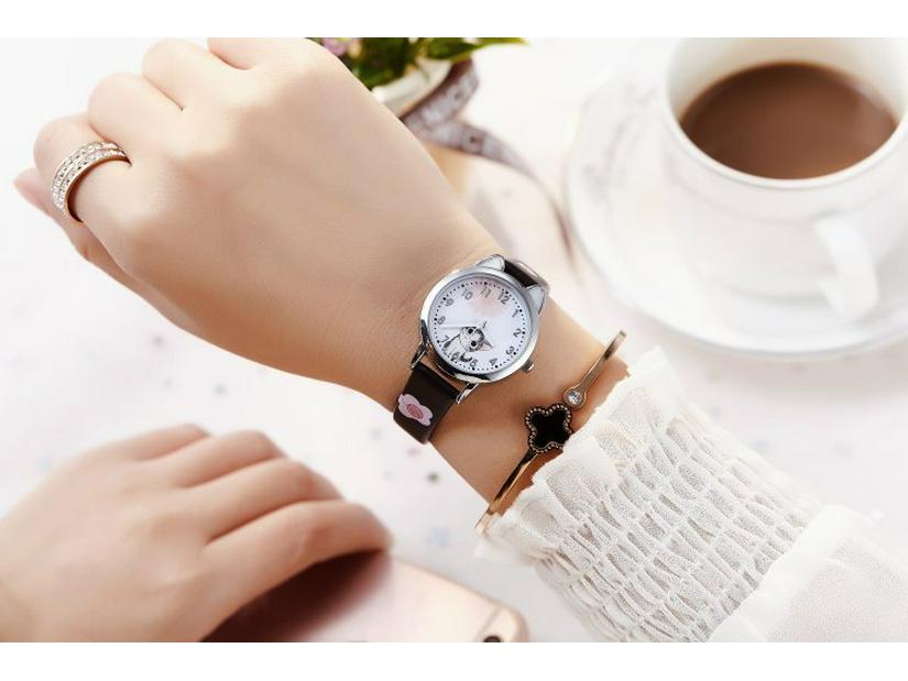 Stylish Kids' Leather Strap Quartz Watch for Girls and Boys
