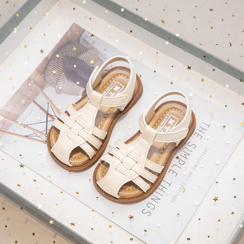 Flickors flätade sandaler 2025 sommar nya babyflickors romerska sandaler mjukbottnade prinsesskor barns strandskor trend