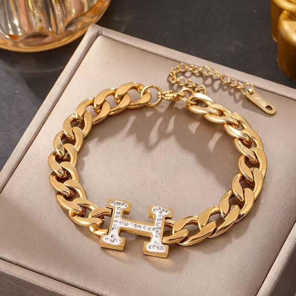 Colorfast Korean-Japanese Titanium Steel Women's Bracelet - Versatile, Fashionable Hand Jewelry.