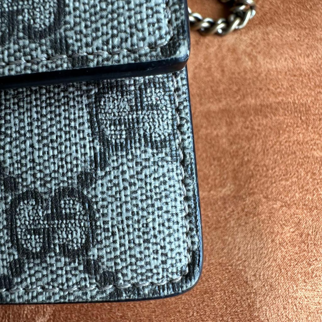 [Pre-Owned] 3D Cherry Decorated Logo Chain Bag - Very Good #V866VU
