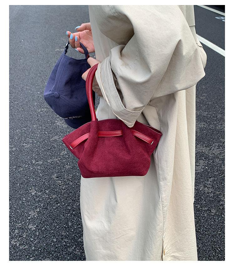 Frosted retro portable small bag women's 2025 new fashion bucket bag niche design messenger bag wing bag tide